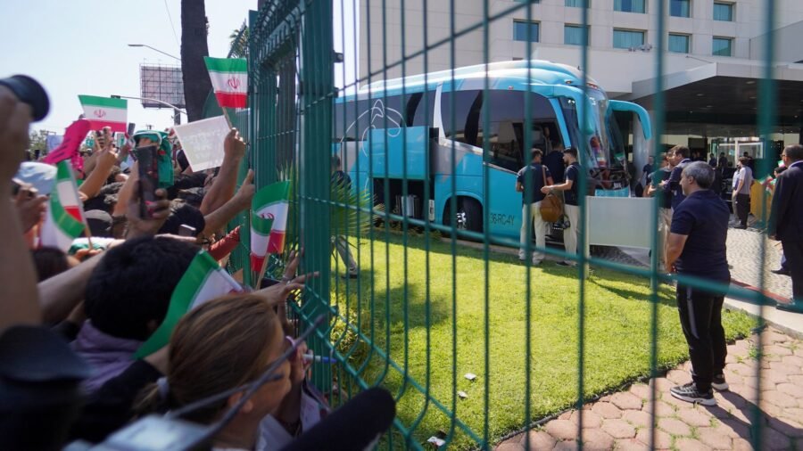 منتخب إيران يصل أمريكا استعدادا لمواجهة نيوزيلندا بكأس العالم