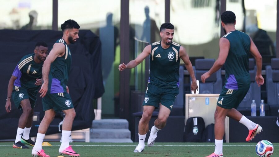 الأخضر السعودي يقص شريط مشاركته بمواجهة الأوروغواي
