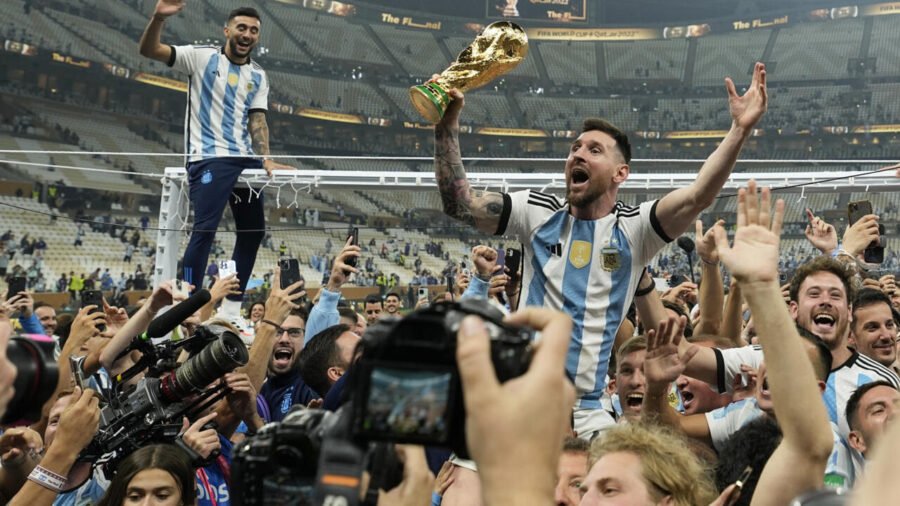 ليونيل ميسي أول لاعب في التاريخ يخوض مباريات في ست نهائيات بكأس العالم