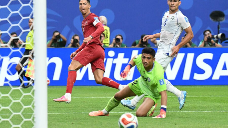 البرتغال تكتسح أوزبكستان بخماسية ورونالدو أول لاعب يسجل في ست نسخ من كأس العالم